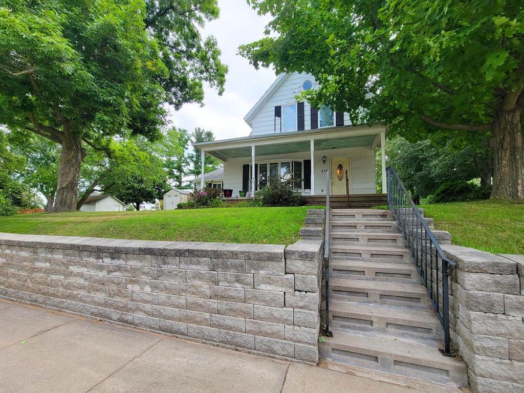 Photo of 716 S Bridge STREET, Manawa, WI 54949 (MLS # 50329585)