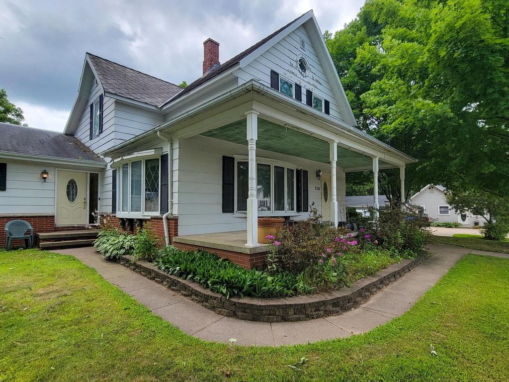 Photo of 716 S Bridge STREET, Manawa, WI 54949 (MLS # 50329585)