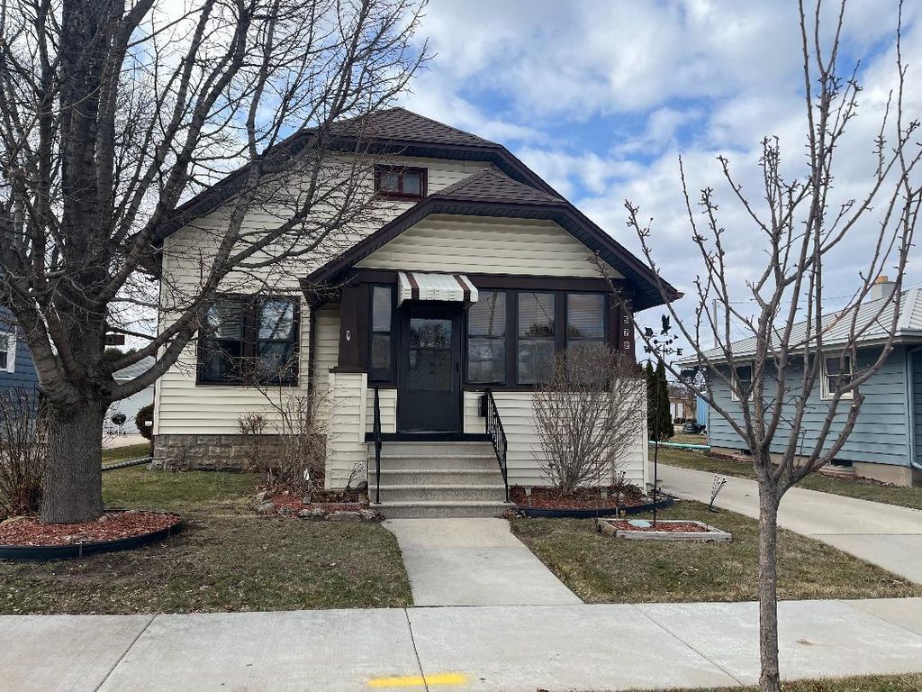 Photo of 572 S Military ROAD, Fond Du Lac, WI 54935 (MLS # 50324282)