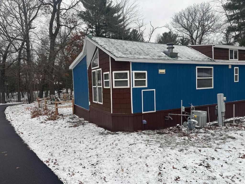 Photo of 139 Sugar Maple CIRCLE #160, Wisconsin Dells, WI 53965 (MLS # 2013124)