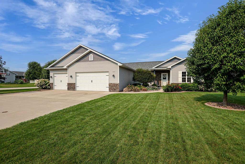 Photo of 1244 Ava COURT, Neenah, WI 54956 (MLS # 50330899)