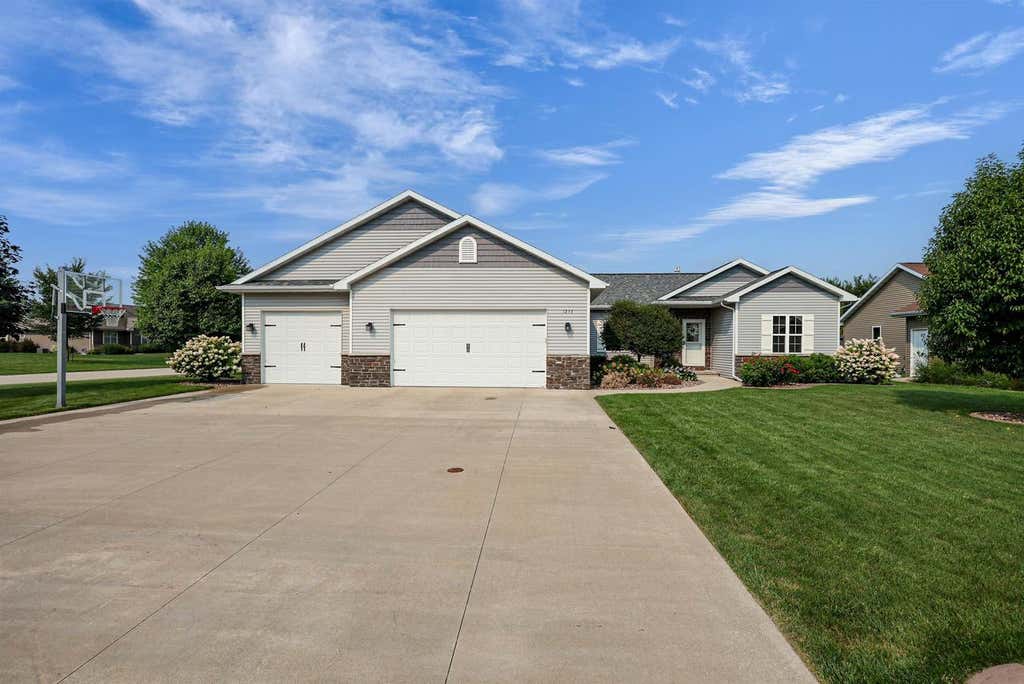 Photo of 1244 Ava COURT, Neenah, WI 54956 (MLS # 50330899)