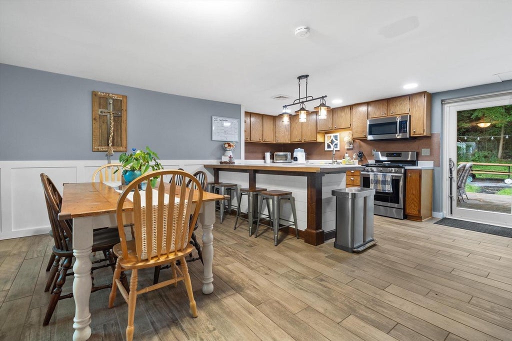 Photo of 915 Bay View AVENUE, Twin Lakes, WI 53181 (MLS # 1981052)