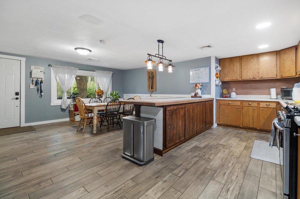 Photo of 915 Bay View AVENUE, Twin Lakes, WI 53181 (MLS # 1981052)