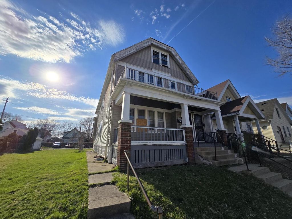 Photo of 3421 N 21st STREET #3423, Milwaukee, WI 53206 (MLS # 1958026)