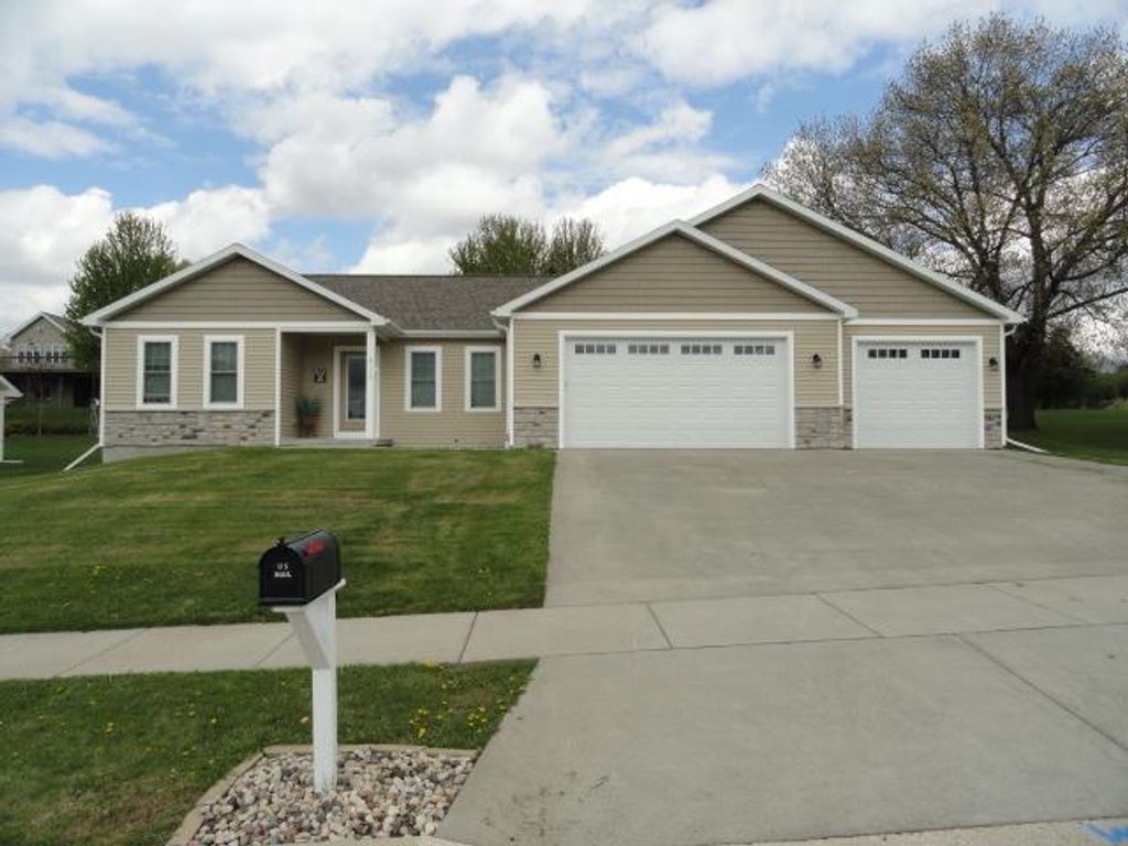 Photo of 525 Eagle Ridge Ln, Portage, WI 53901 (MLS # 2022109)