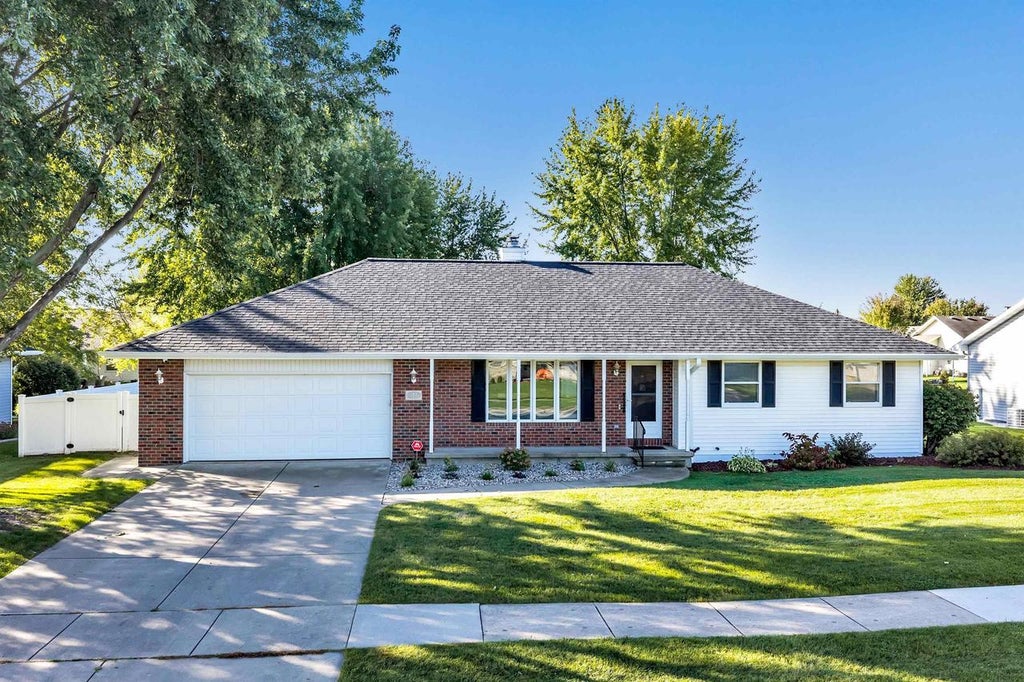 Photo of 1233 Drews DRIVE, De Pere, WI 54115 (MLS # 50333410)