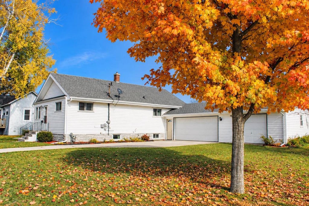 Photo of 1105 Lowell STREET, Two Rivers, WI 54241 (MLS # 50334967)
