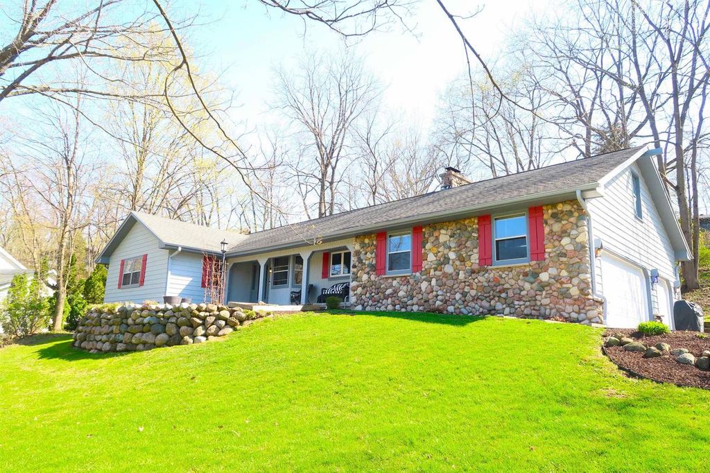 Photo of 15305 Santa Maria COURT, Brookfield, WI 53005 (MLS # 2021467)