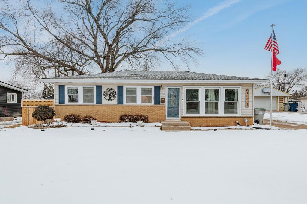 Photo of 10822 W Jeffrey LANE, Milwaukee, WI 53225 (MLS # 1949784)
