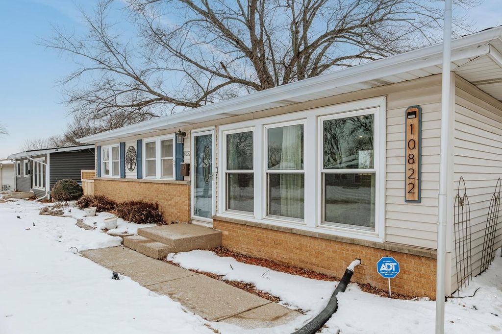 Photo of 10822 W Jeffrey LANE, Milwaukee, WI 53225 (MLS # 1949784)