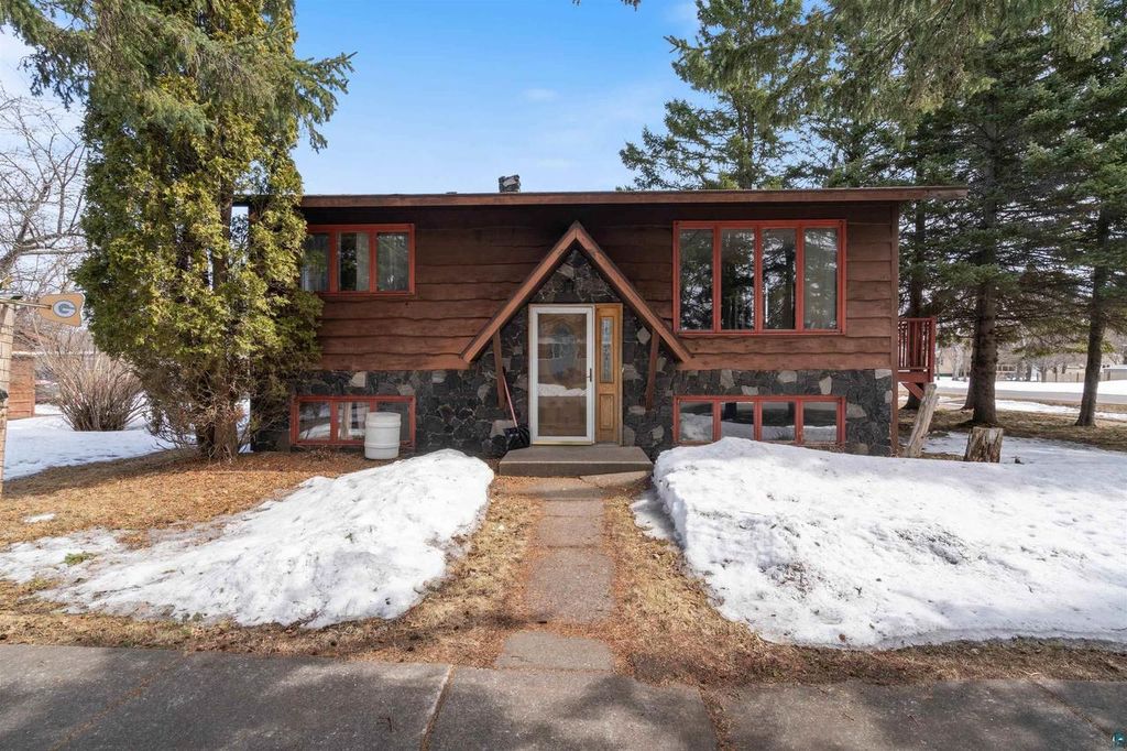 Photo of 1221 Central AVENUE, Superior, WI 54880 (MLS # 6124210)