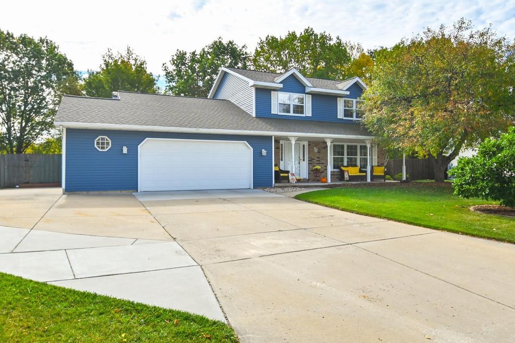 Photo of 2735 Baylite DRIVE, Green Bay, WI 54313 (MLS # 50316830)