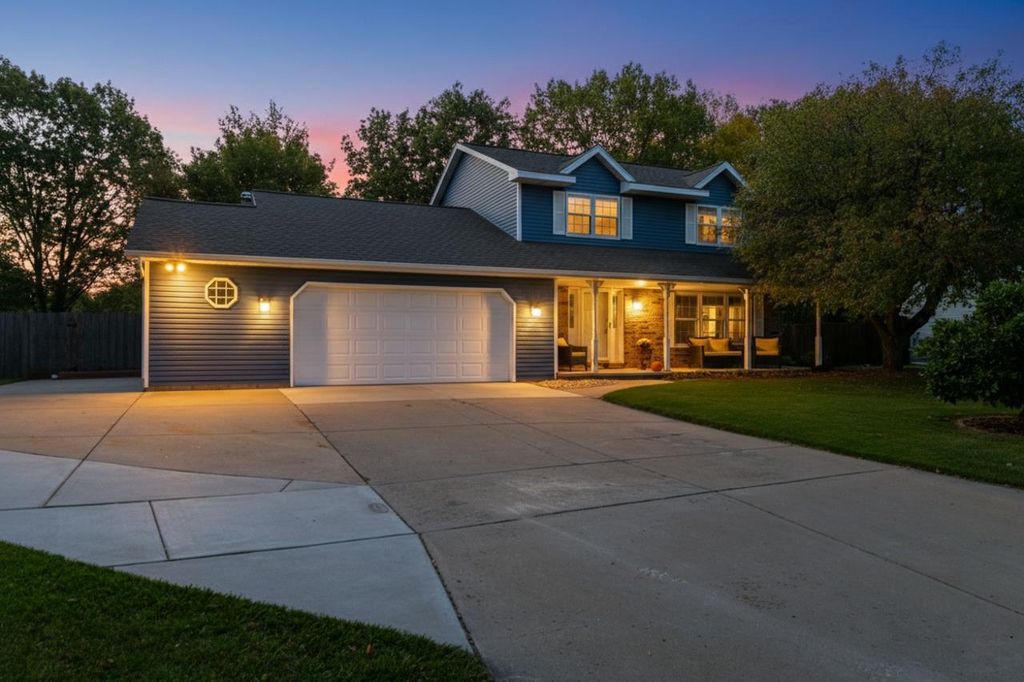 Photo of 2735 Baylite DRIVE, Green Bay, WI 54313 (MLS # 50316830)