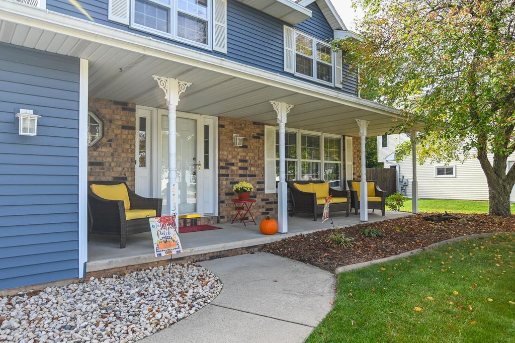 Photo of 2735 Baylite DRIVE, Green Bay, WI 54313 (MLS # 50316830)