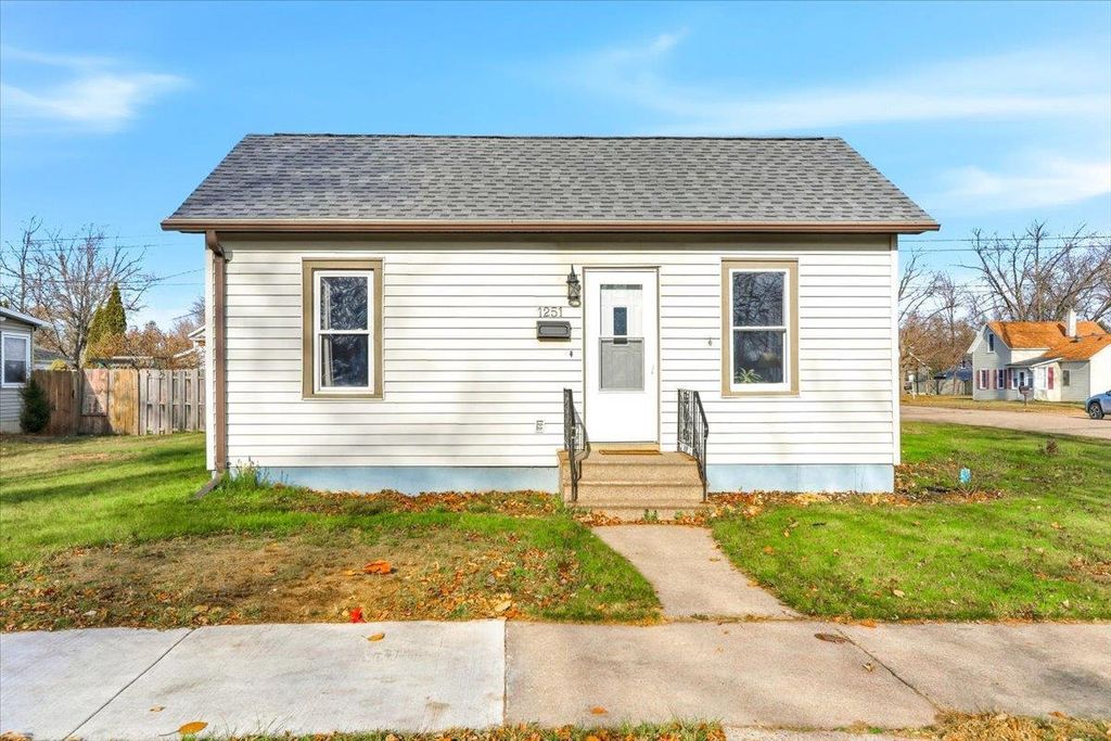 Photo of 1251 Irving STREET, Wisconsin Rapids, WI 54494 (MLS # 22505441)