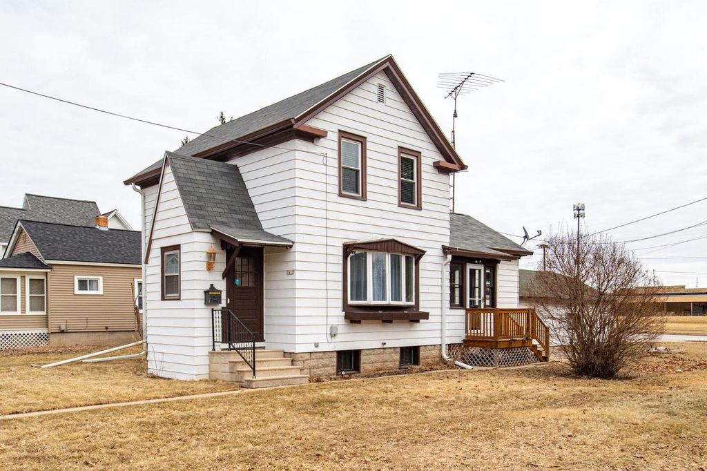 Photo of 1412 Jefferson STREET, Oshkosh, WI 54901 (MLS # 50321736)