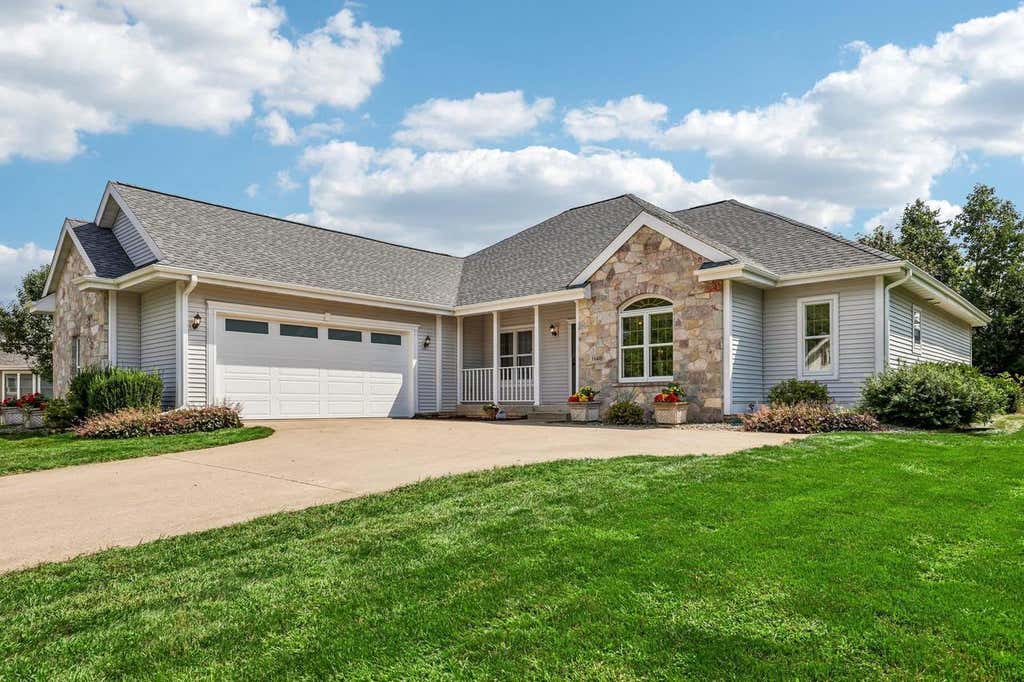 Photo of 1148 Bluebird TRAIL, Waunakee, WI 53597 (MLS # 2028584)