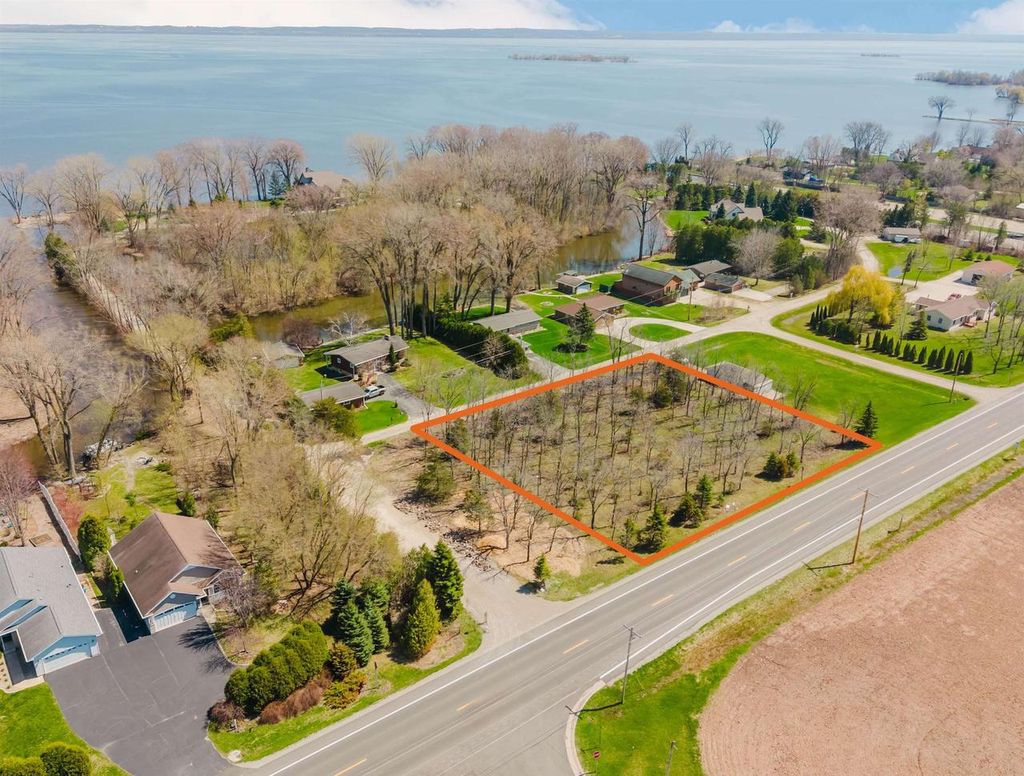 Photo of Lee Harbor LANE, Oshkosh, WI 54902 (MLS # 50324820)