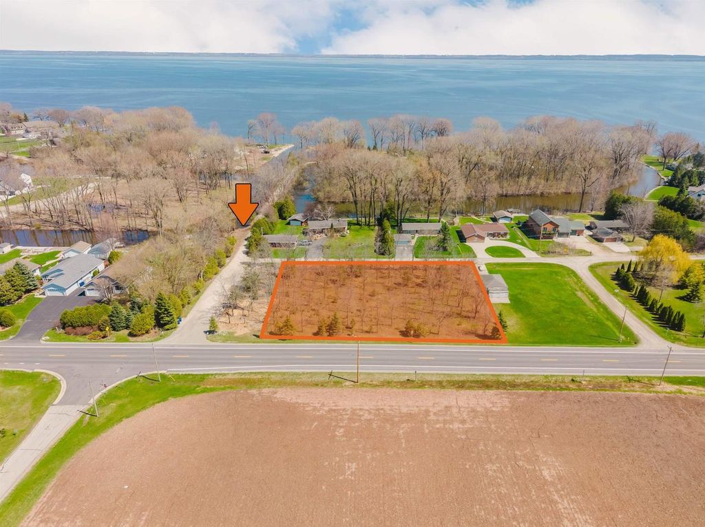 Photo of Lee Harbor LANE, Oshkosh, WI 54902 (MLS # 50324820)