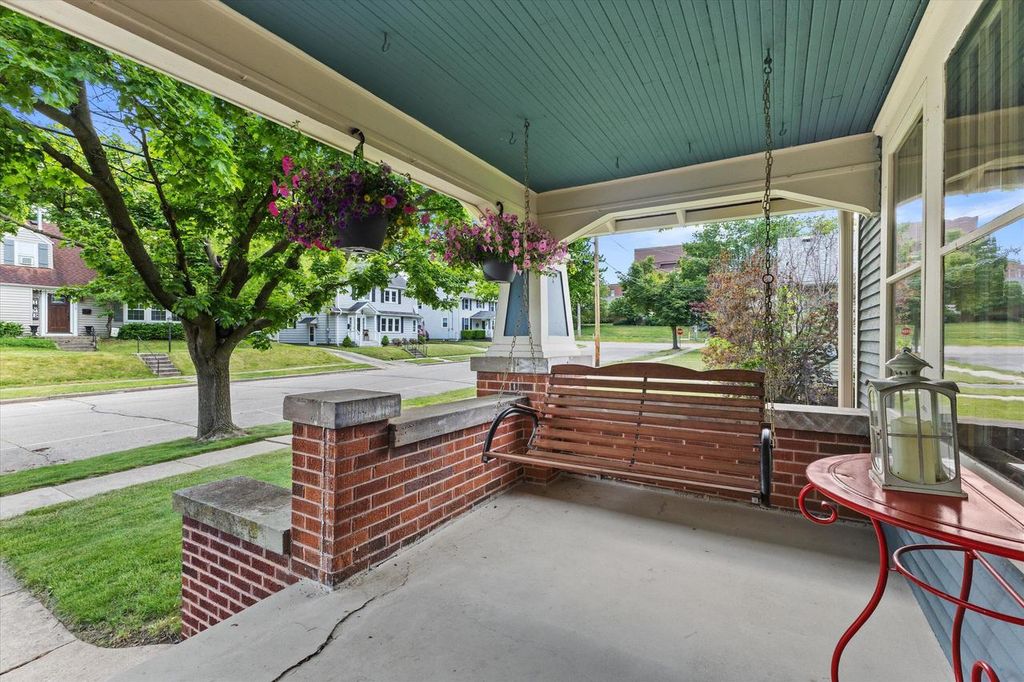 Photo of 172 W Highland AVENUE, Burlington, WI 53105 (MLS # 1963485)