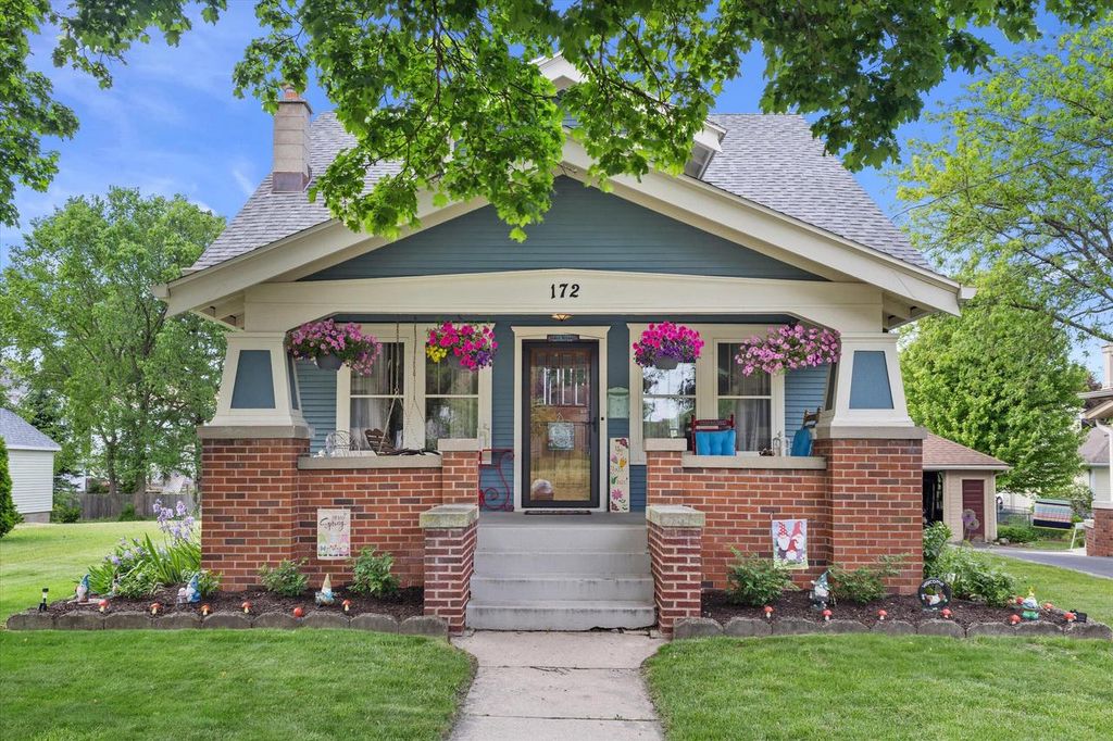 Photo of 172 W Highland AVENUE, Burlington, WI 53105 (MLS # 1963485)