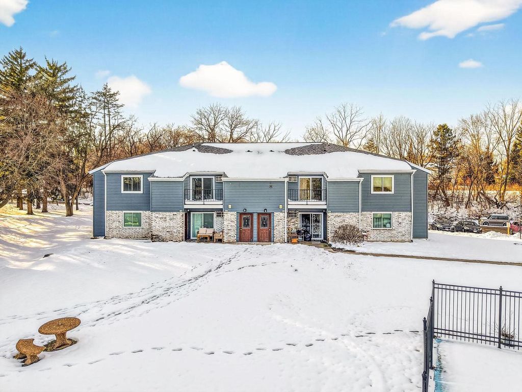 Photo of 904 Whispering Pines WAY, Fitchburg, WI 53713 (MLS # 2019765)