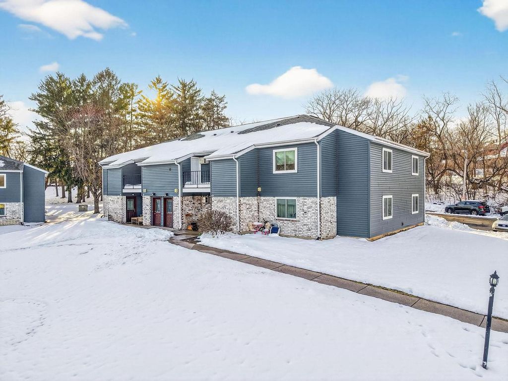 Photo of 904 Whispering Pines WAY, Fitchburg, WI 53713 (MLS # 2019765)