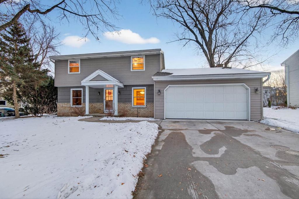 Photo of 414 Custer COURT, Green Bay, WI 54301 (MLS # 50321205)