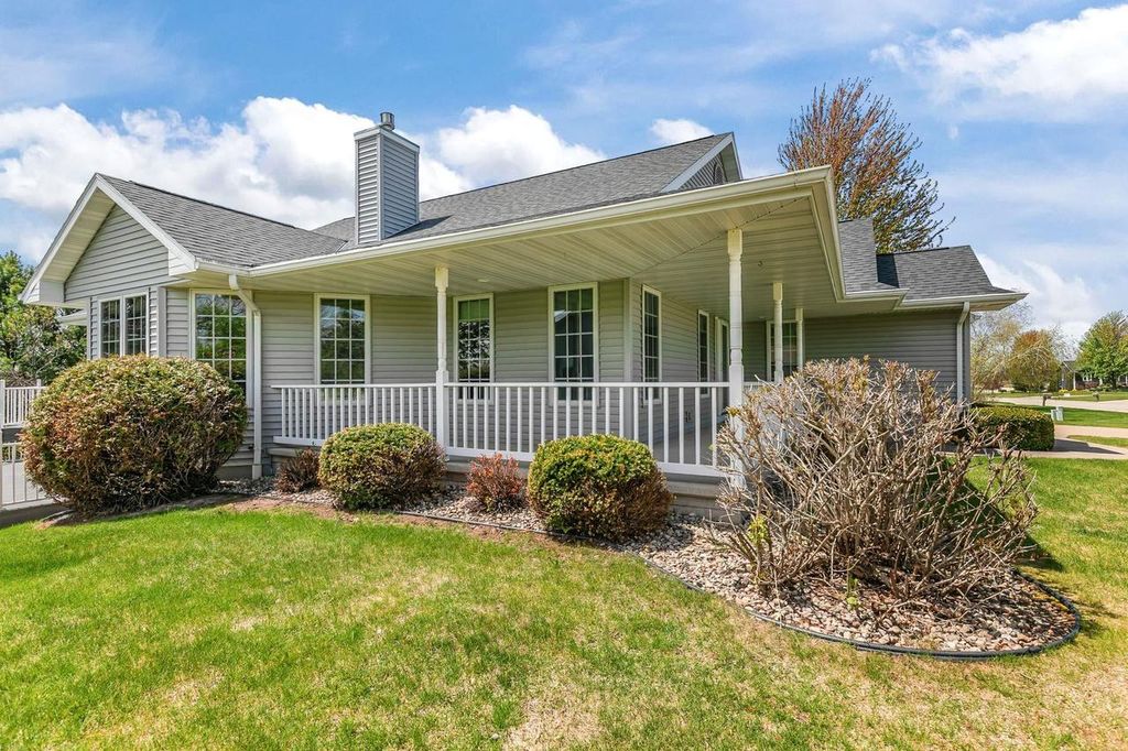 Photo of 118 Honeysuckle DRIVE, Hortonville, WI 54944 (MLS # 50325451)
