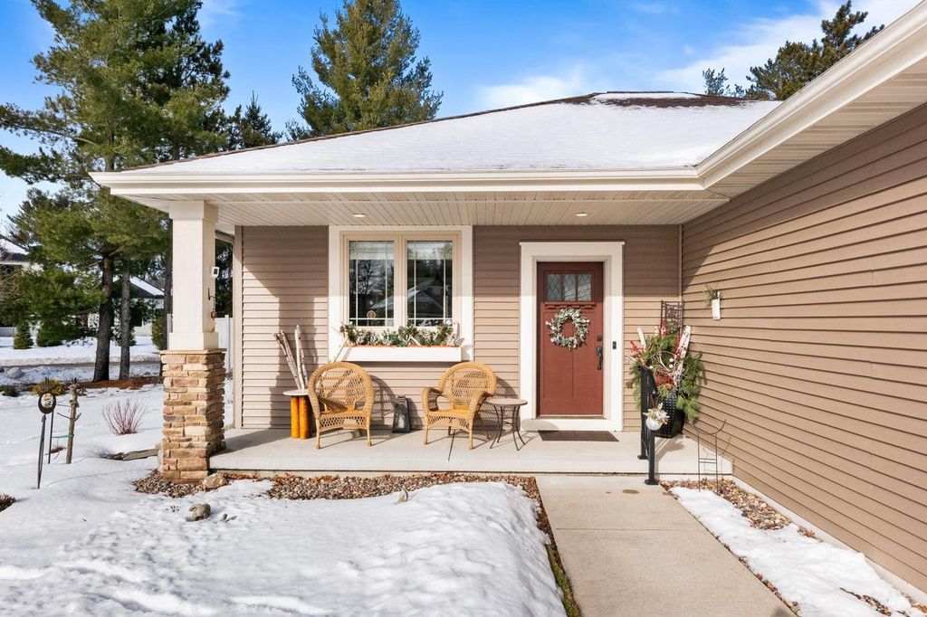 Photo of 2550 Peppertree PLACE, Plover, WI 54467 (MLS # 22600109)