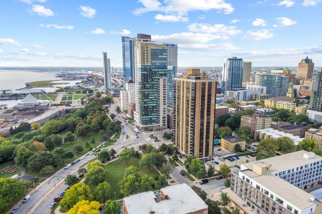 Photo of 929 N Astor STREET #2706/2708, Milwaukee, WI 53202 (MLS # 1945927)