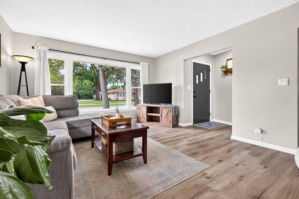 Photo of 1028 Tyler AVENUE, Oshkosh, WI 54902 (MLS # 50331266)