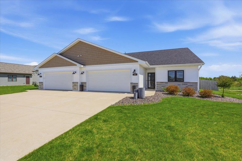 Photo of 588 Stonewood COURT, Evansville, WI 53536 (MLS # 2023100)