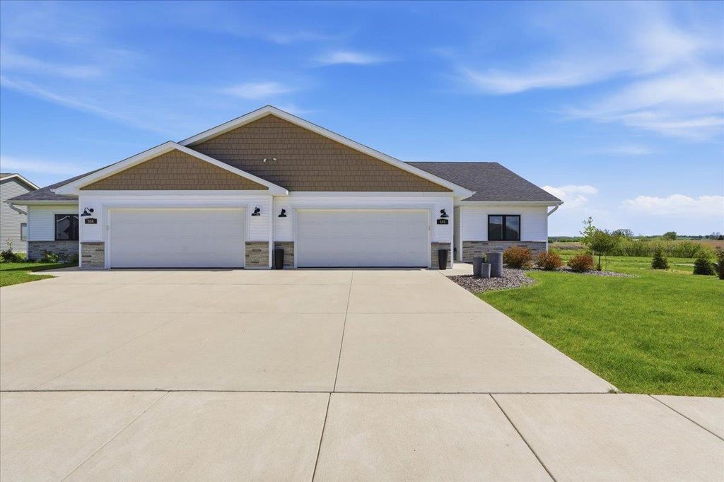 Photo of 588 Stonewood COURT, Evansville, WI 53536 (MLS # 2023100)