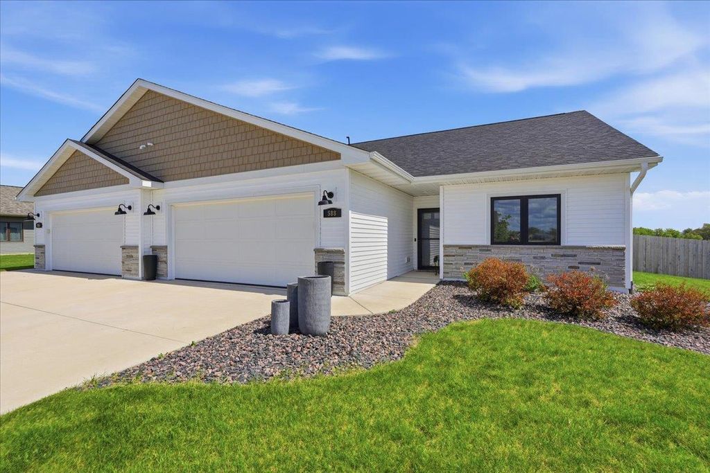 Photo of 588 Stonewood COURT, Evansville, WI 53536 (MLS # 2023100)