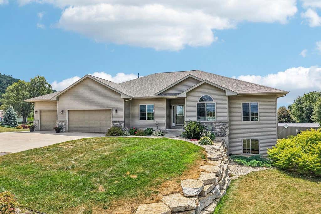 Photo of W13887 Bannan COURT, Prairie Du Sac, WI 53578 (MLS # 2029056)