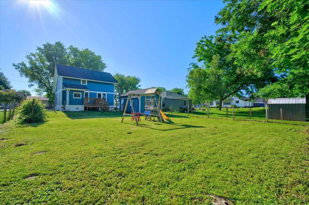 Photo of 119 East AVENUE, Belleville, WI 53508 (MLS # 2026449)