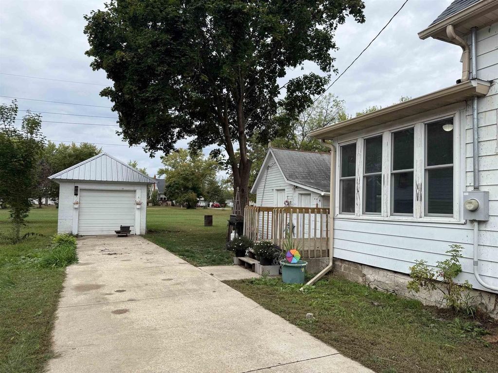 Photo of 403 East STREET, Blue River, WI 53518 (MLS # 2009223)