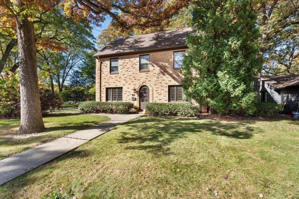 Photo of 3918 Nakoma ROAD, Madison, WI 53711 (MLS # 2010721)