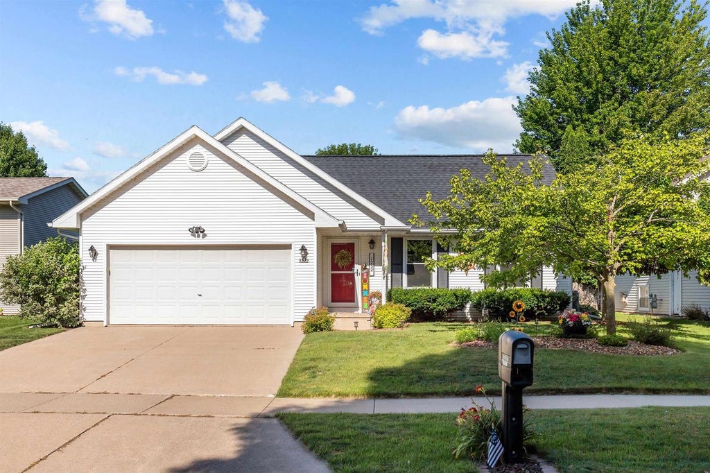 Photo of 1232 Wheatfield WAY, Oshkosh, WI 54904 (MLS # 50329144)