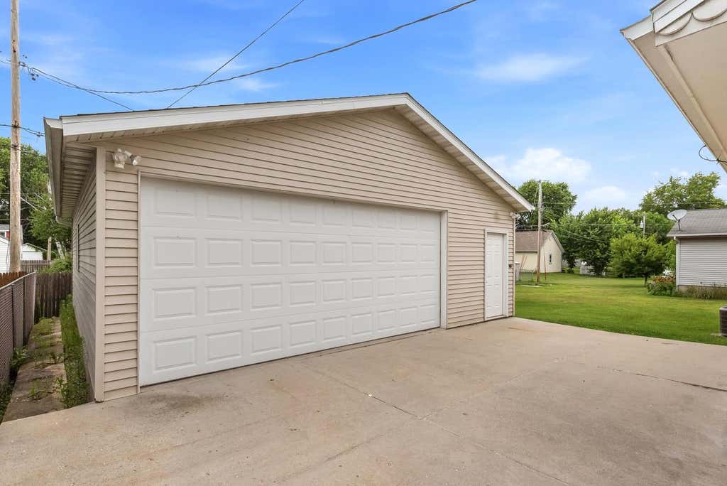 Photo of 418 Grant STREET, Beaver Dam, WI 53916 (MLS # 2027757)