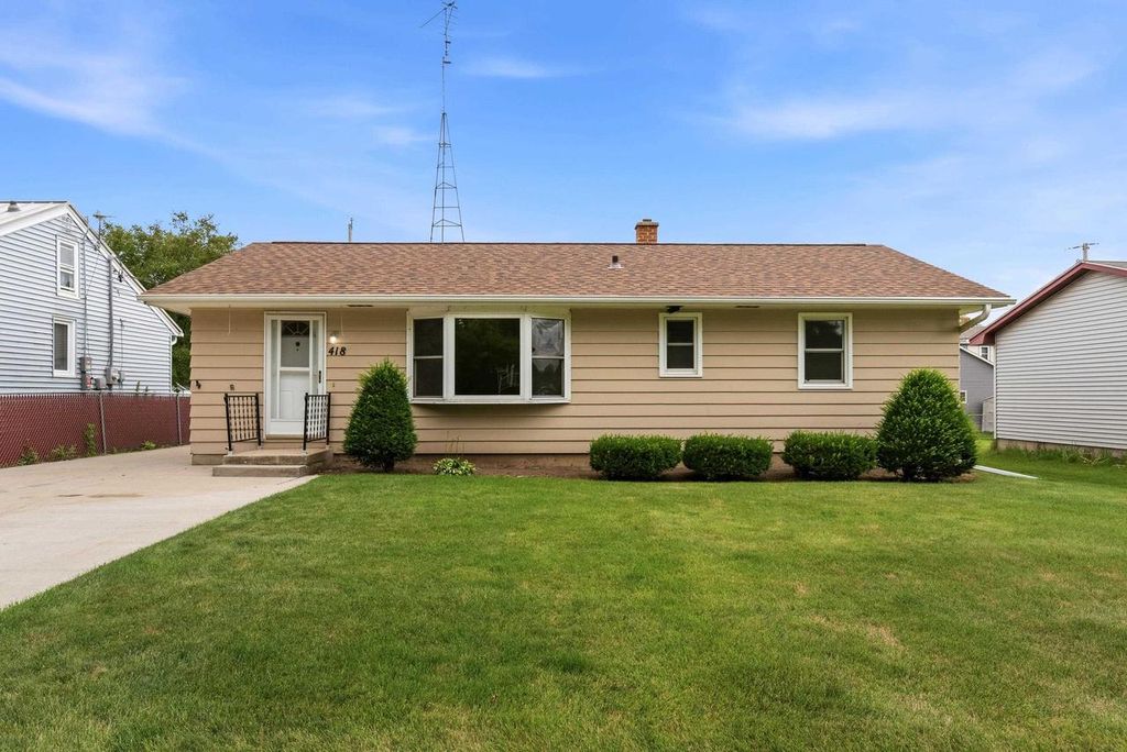 Photo of 418 Grant STREET, Beaver Dam, WI 53916 (MLS # 2027757)