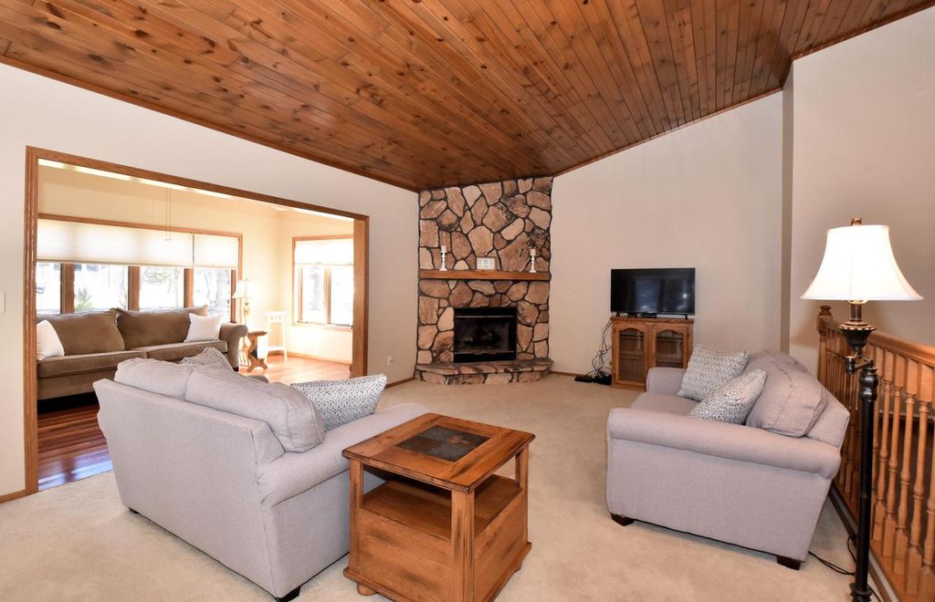 Photo of 1040 Lansdowne COURT, Brookfield, WI 53045 (MLS # 1951395)