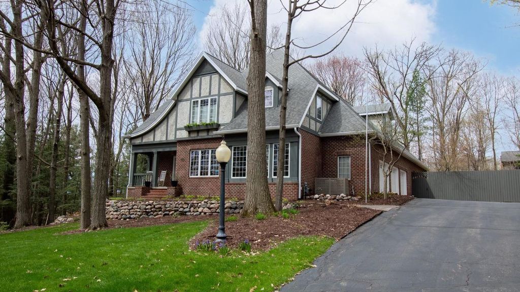 Photo of 1706 Tall Oaks DRIVE, Wausau, WI 54403 (MLS # 22601739)