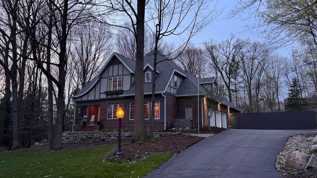 Photo of 1706 Tall Oaks DRIVE, Wausau, WI 54403 (MLS # 22601739)
