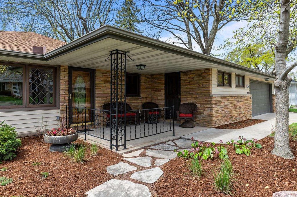 Photo of 1611 N Nicholas STREET, Appleton, WI 54914 (MLS # 50324599)