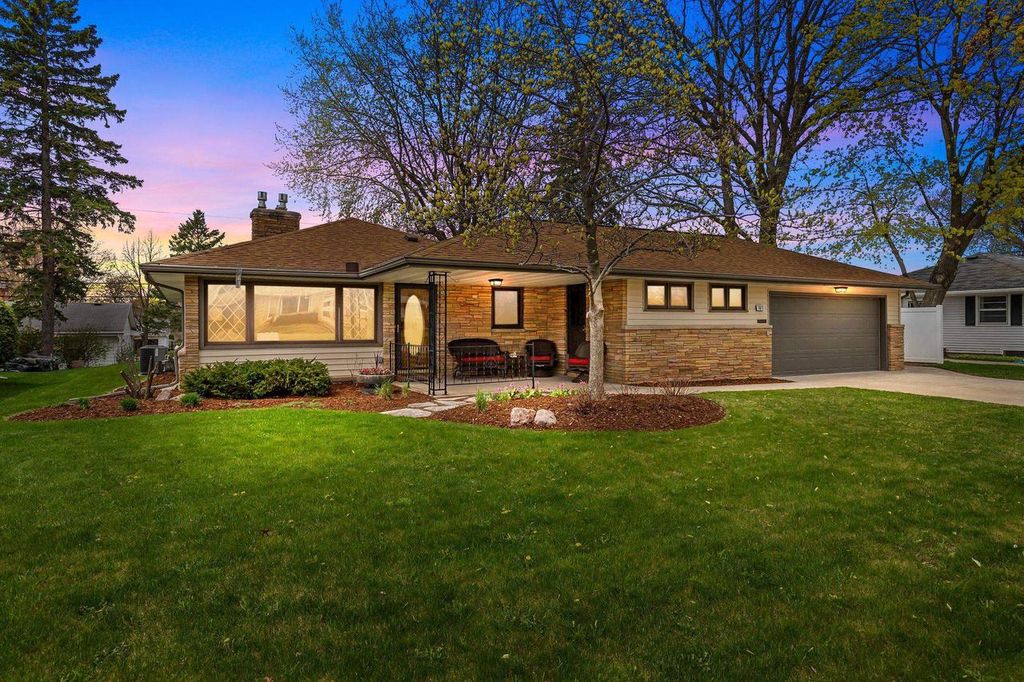 Photo of 1611 N Nicholas STREET, Appleton, WI 54914 (MLS # 50324599)