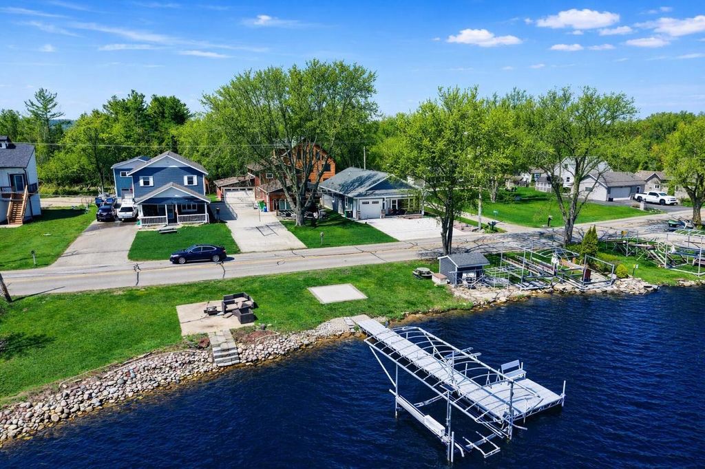 Photo of 7164 N Tichigan ROAD, Waterford, WI 53185 (MLS # 1958535)