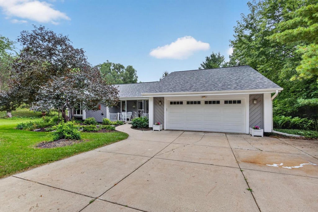 Photo of N71W27107 Meadow Wood LANE, Lisbon, WI 53089 (MLS # 1975907)